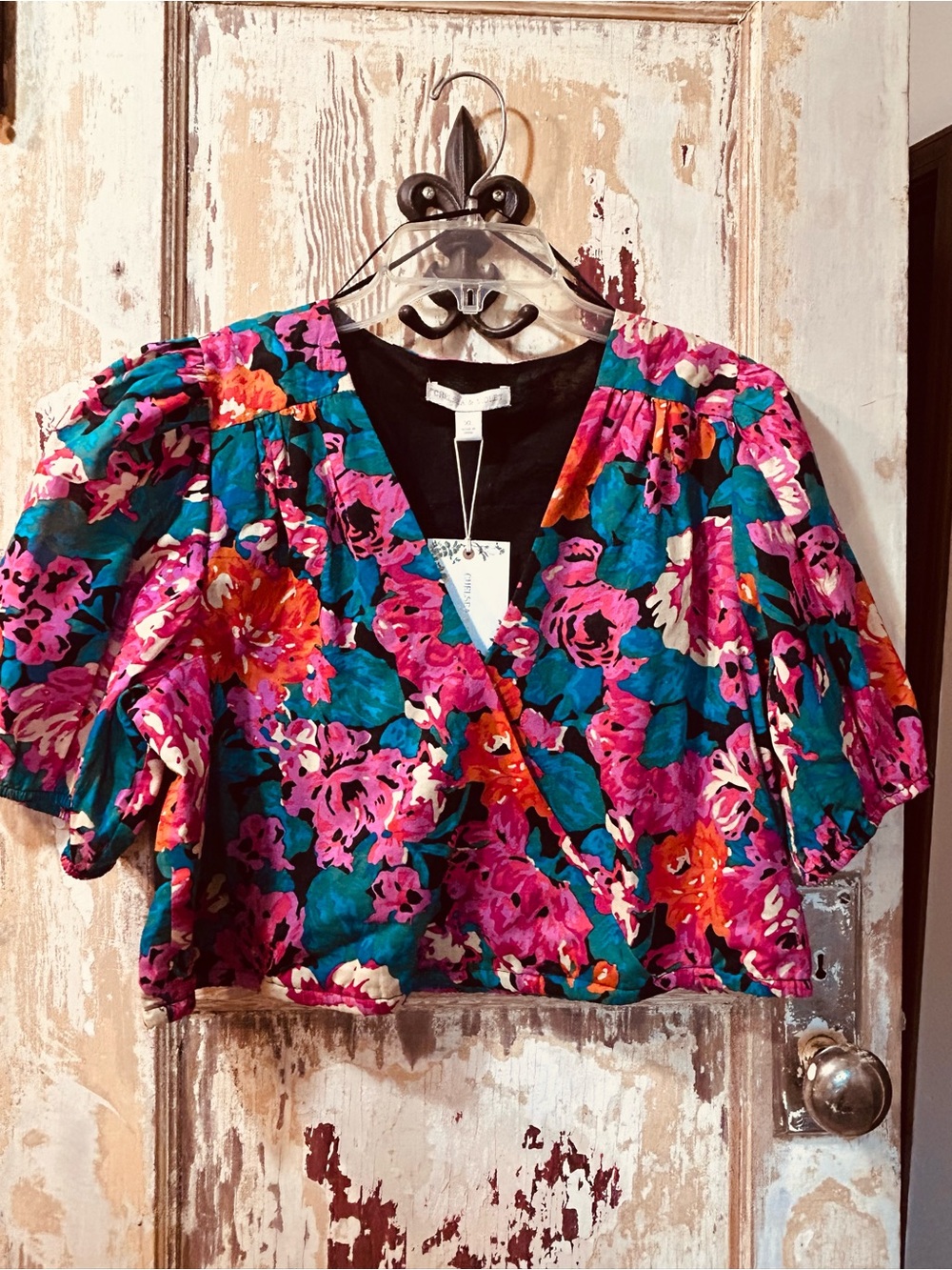 NWT Chelsea & Violet multi colored floral crop top, Size XL